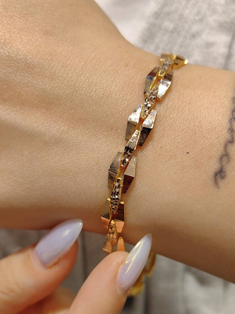 14 AYAR ÜÇGEN MODEL ALTIN TARZ BİLEKLİK KNY02639 - 1