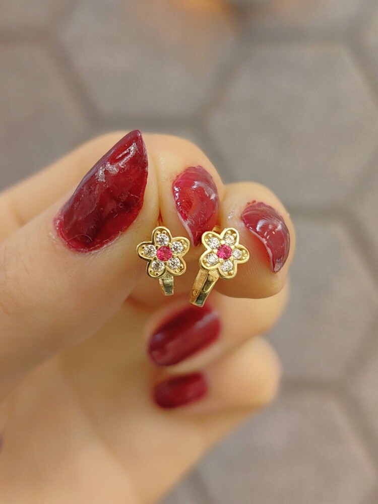 8 AYAR PEMBE TAŞLI ÇİÇEK MODEL BEBEK ALTIN KÜPE KUP03031 - 1