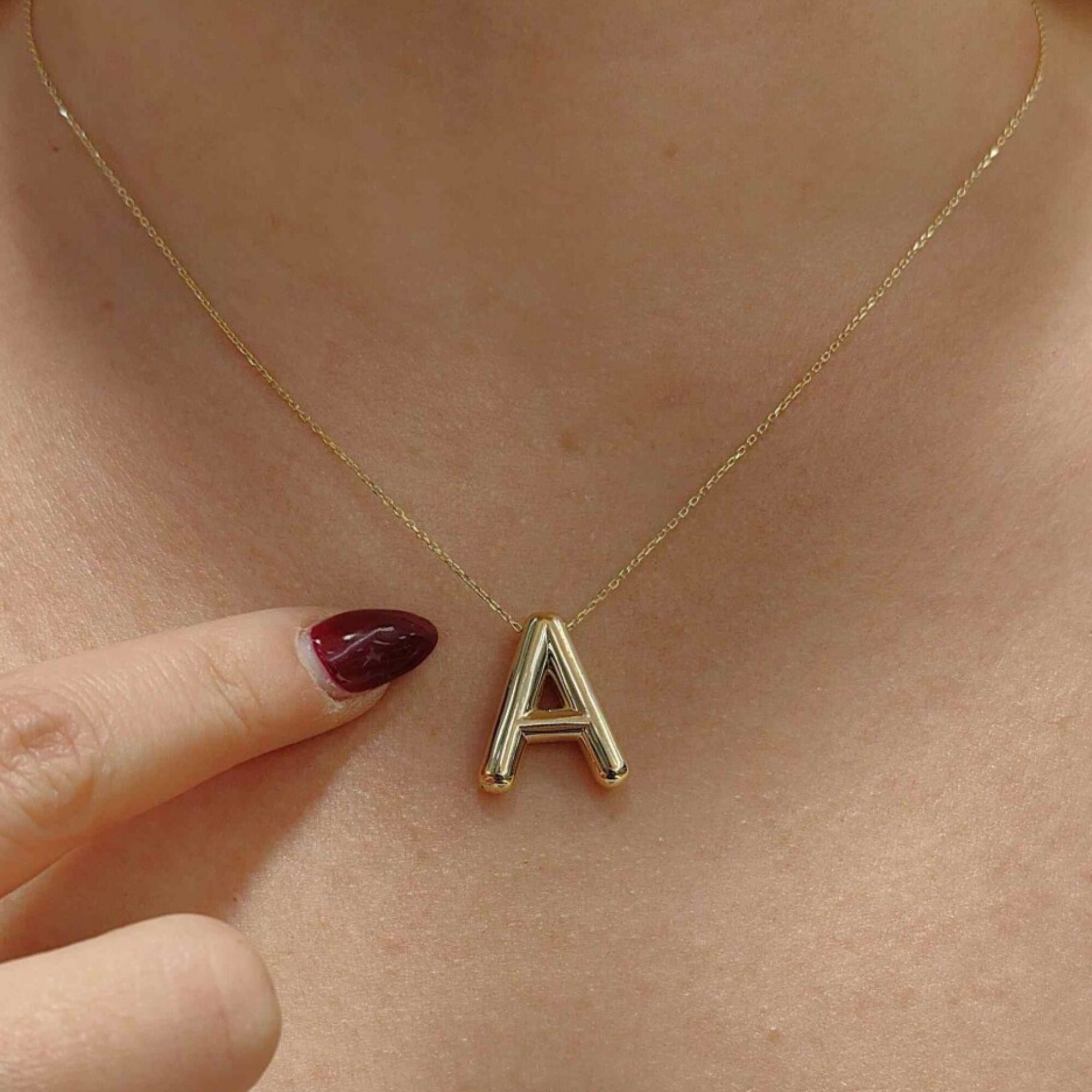 Baş Harf Kolyeler Neden Bu Kadar Kişisel ve Güçlü?