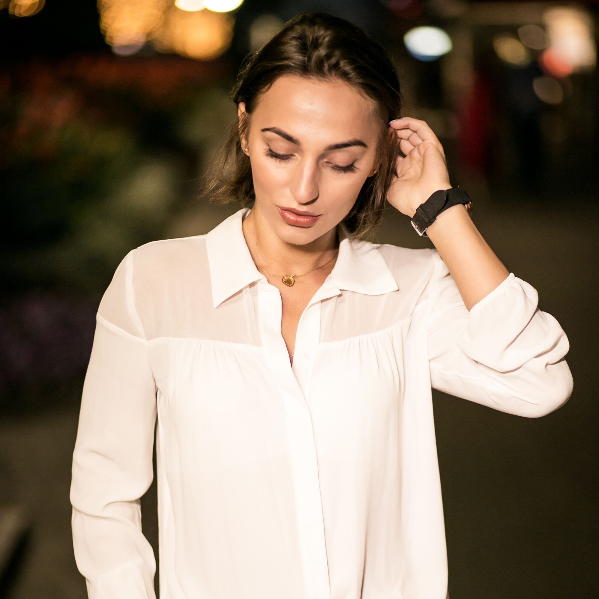 Gömlek Yakalarına Göre Kolye Seçme Rehberi