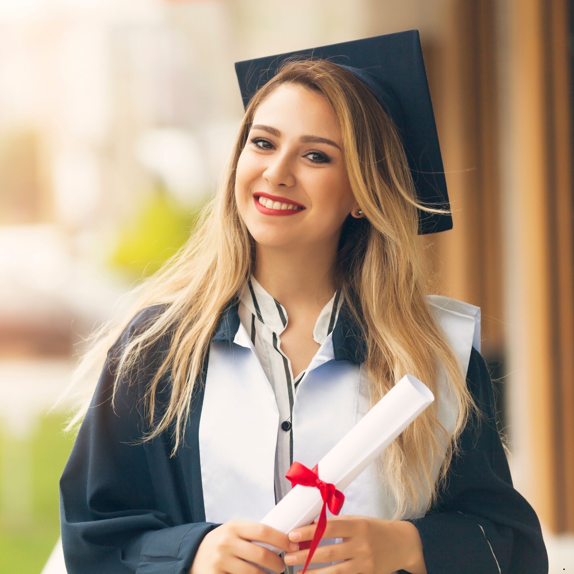 Mezuniyet Hediyesi Olarak Altın Kolye