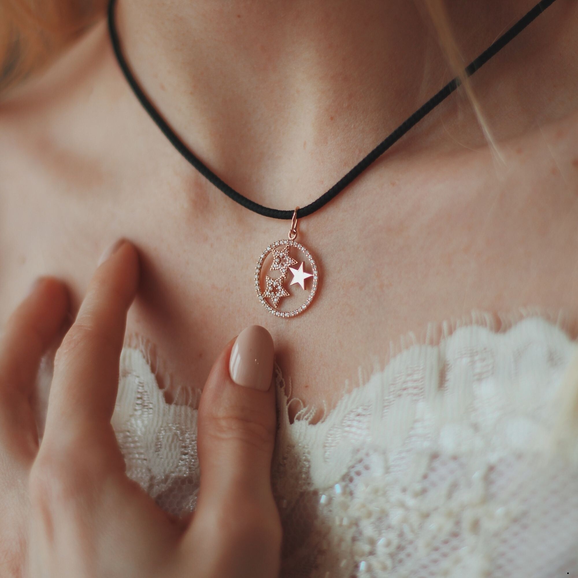 Genç Kadınlar İçin En Popüler Altın Takı Seçimleri