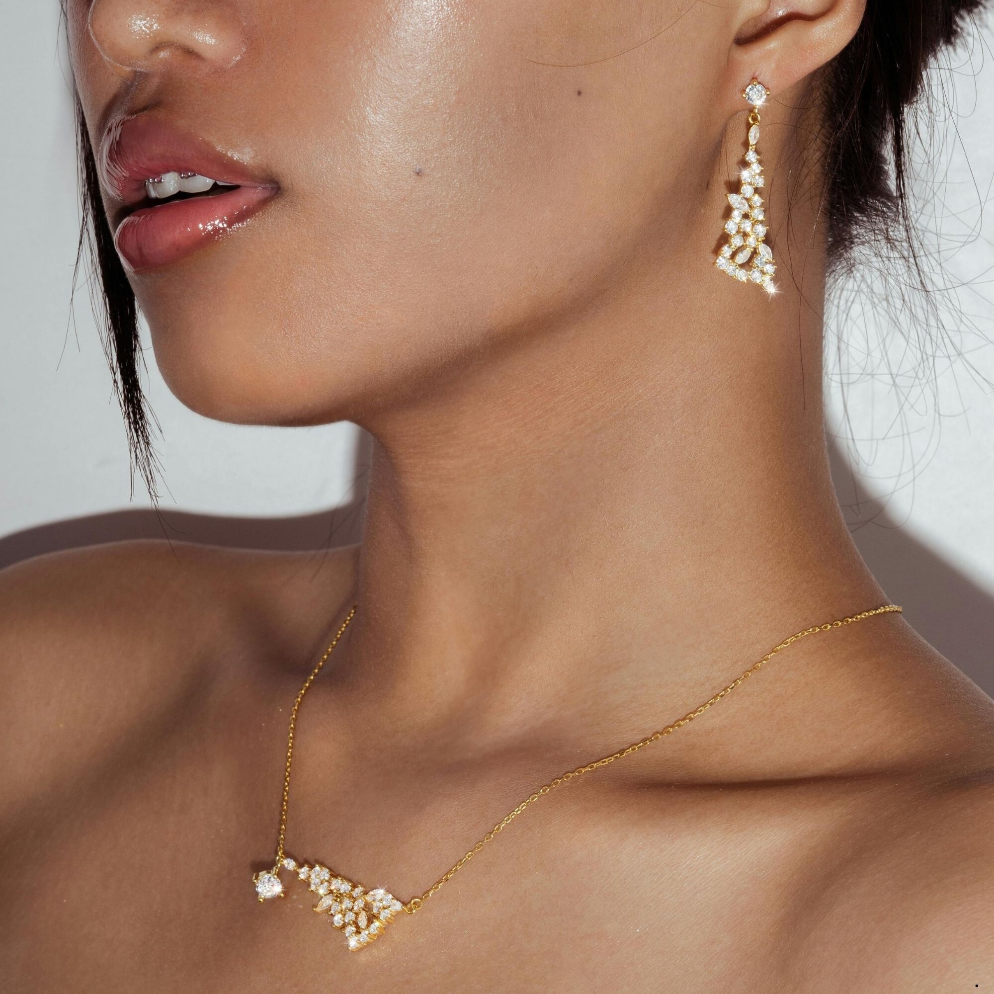 Okula Dönüş Kombinlerinde Altın Takılar Nasıl Kullanılır?