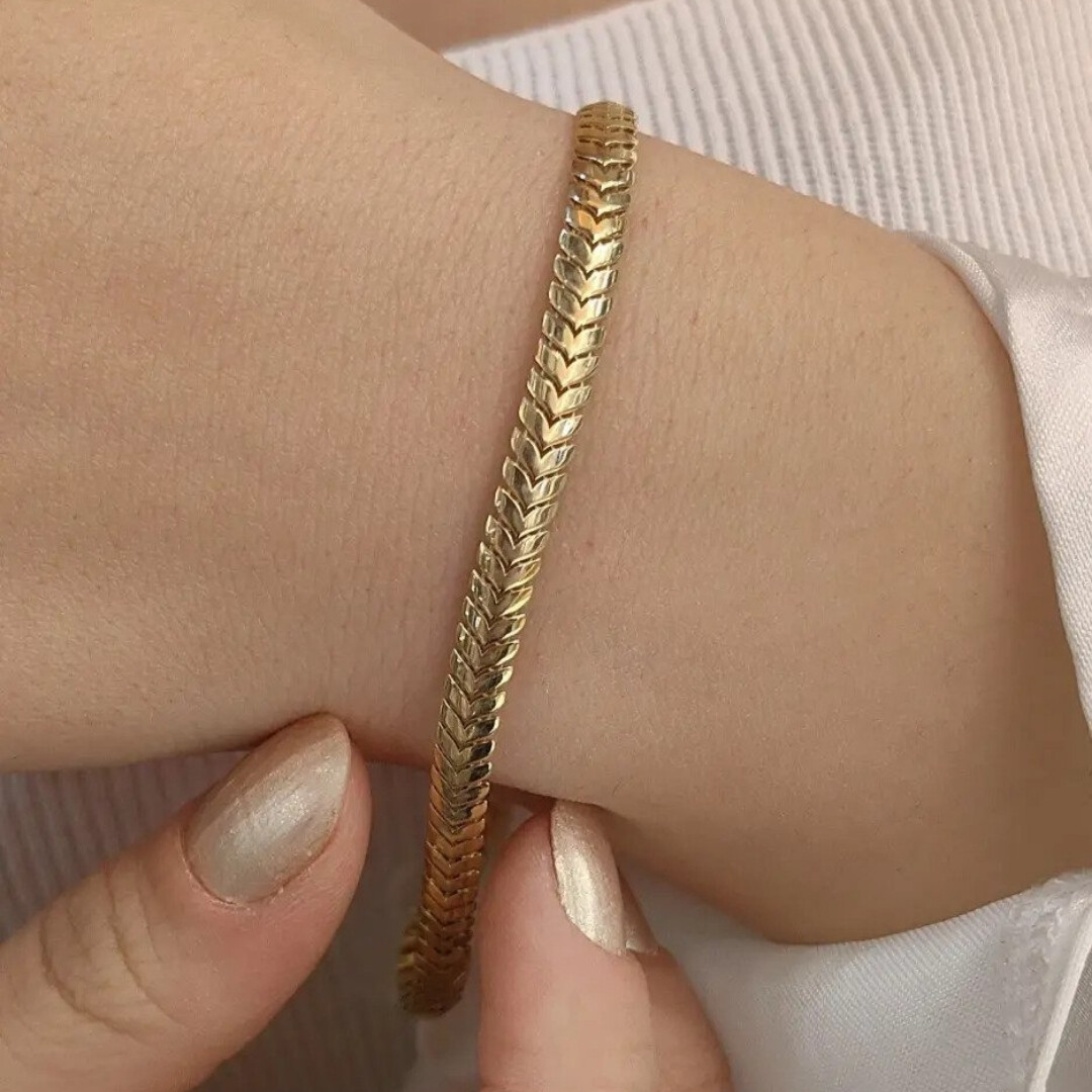 Altın Bileklik Hangi Kola Takılır?