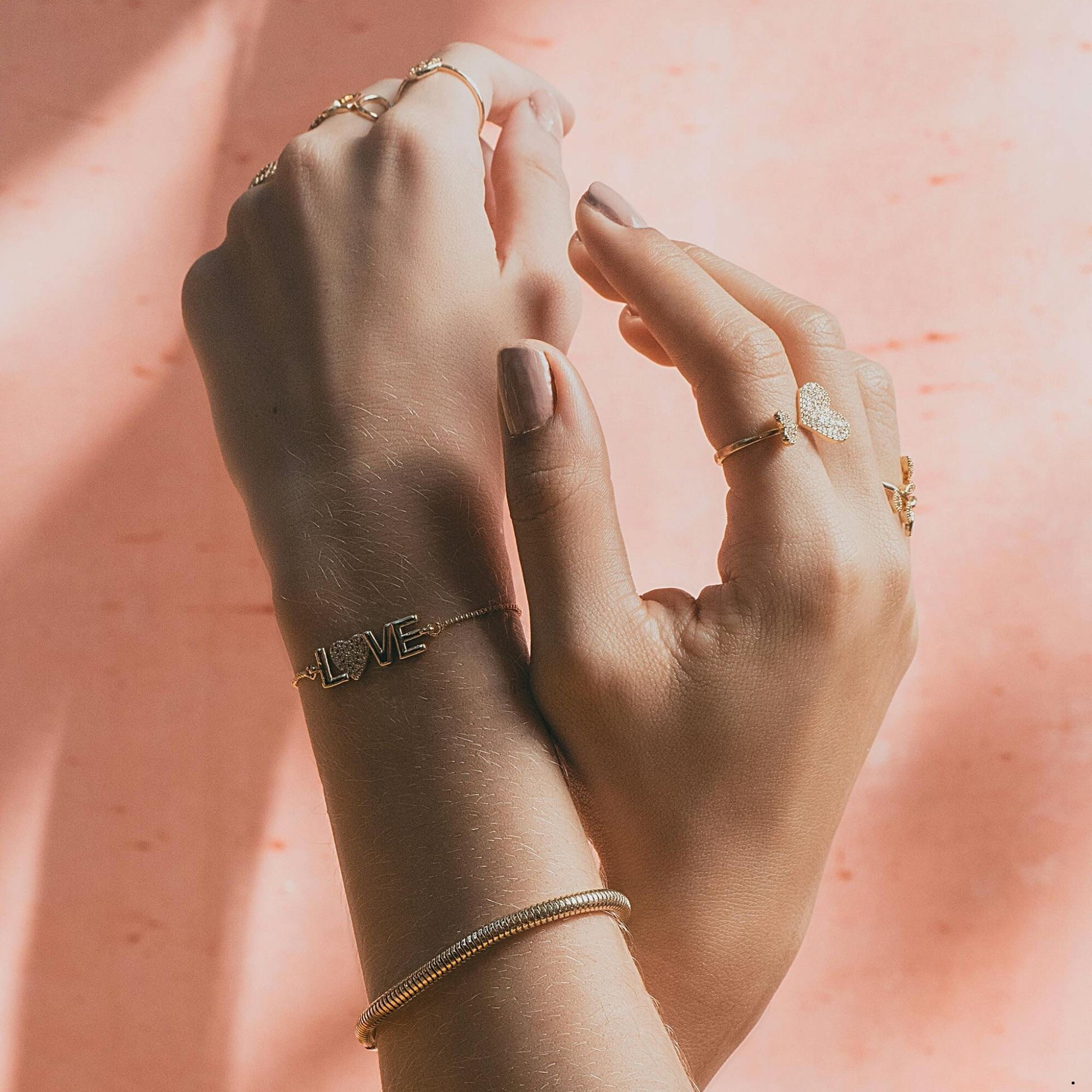 Sonbaharın Renkleriyle Uyumlu Altın Takılar