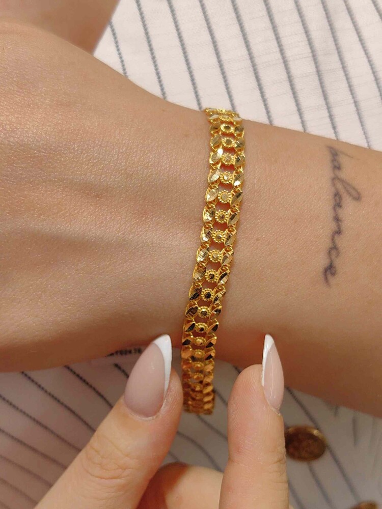 ÇİFT SIRALI ORTASI DESENLİ TASARIM 22 AYAR ALTIN TARZ BİLEKLİK KNY02470 - 2